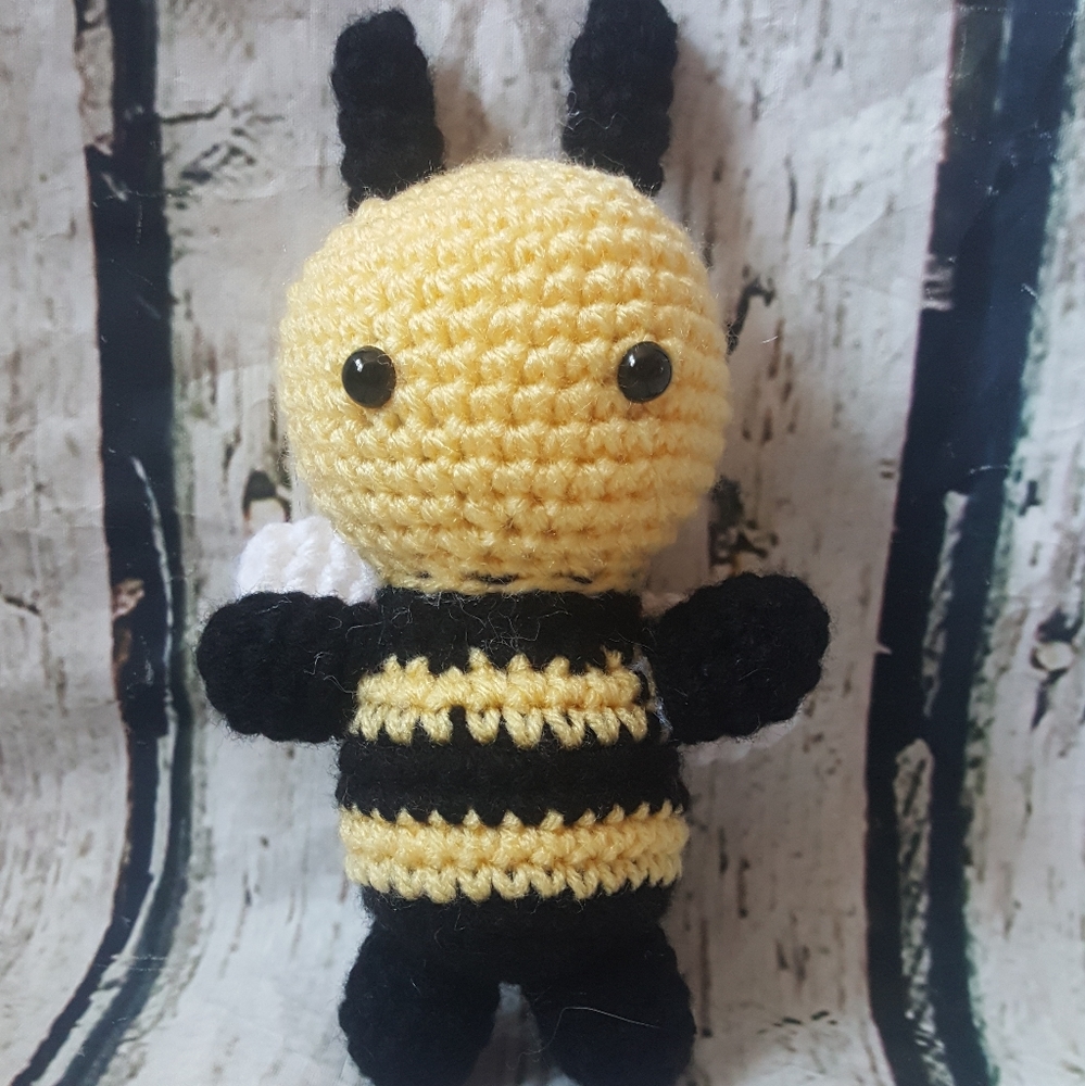 Crochet Bee Amigurumi - Picture 3 of 14